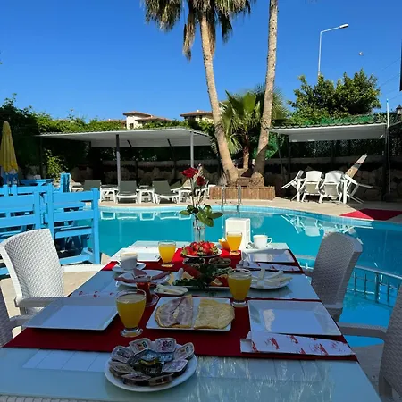 Meryam Sueit Deluxe Bed & Breakfast Side