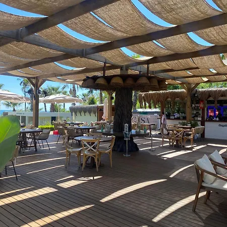 Bed & Breakfast Meryam Sueit Deluxe Side