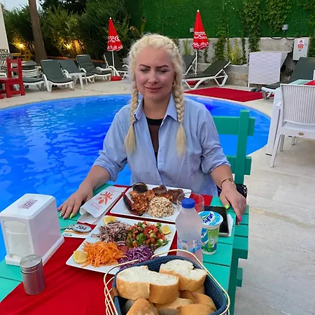 Meryam Deluxe 4* Side