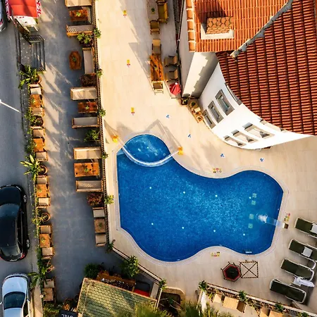 Oda ve Kahvaltı Meryam Deluxe Side