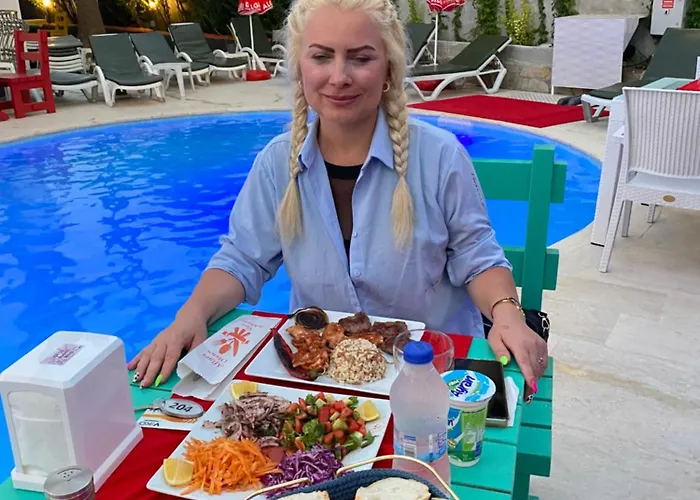 Meryam Deluxe 3* Side